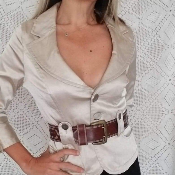 Coco & Tashi Short Blazer - Picture 2 of 12